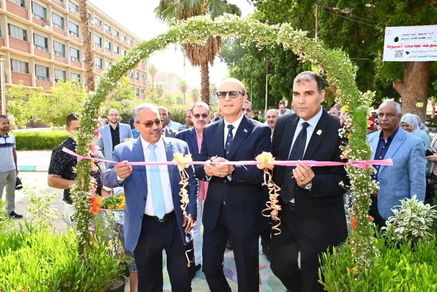 بجامعة أسيوط بـ1864 شجرة ونبات من الفصائل المتنوعة والنادرة