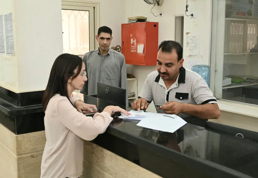 محافظ البحيرة تتابع سير العمل  بمكتب التموين بمحلة فرنوى خلال جولة مفاجئة بقرى شبراخيت