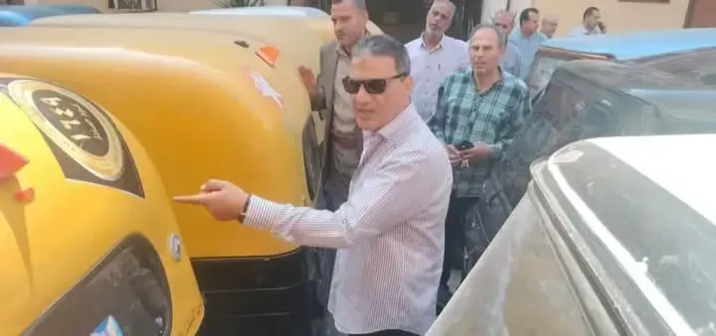 سكرتير محافظة سوهاج يقود حملة مكبرة لرفع الإشغالات وضبط التكاتك المخالفة