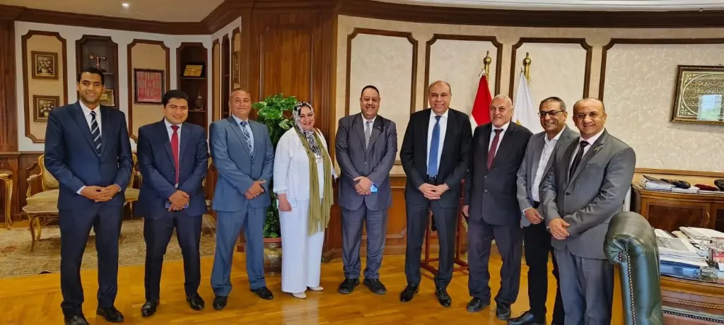وزير الطيران المدني يجتمع بأعضاء اللجنة النقابية لوزارة الطيران المدني