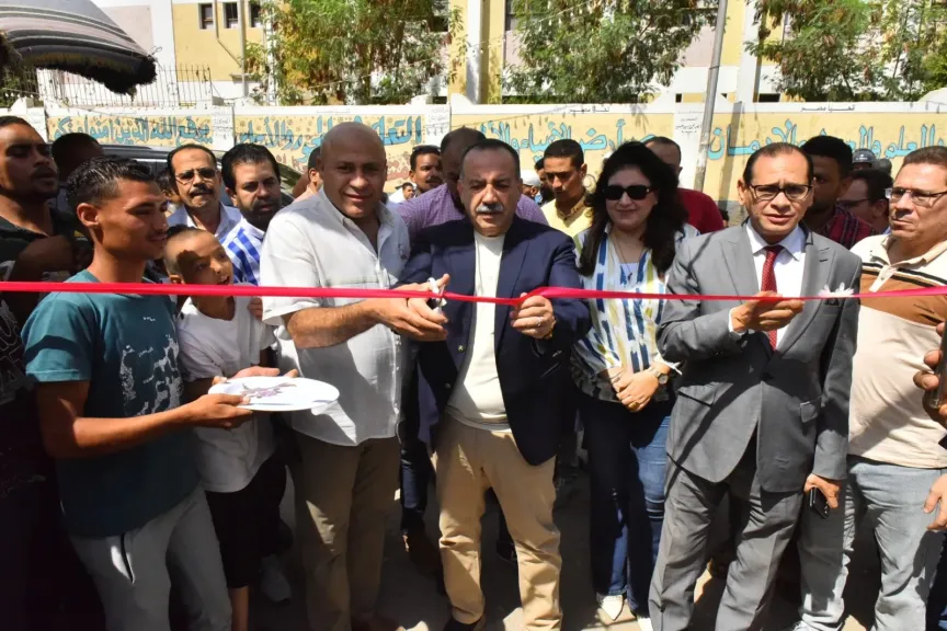 محافظ أسيوط يفتتح السوق الحضري الجديد بحي غرب