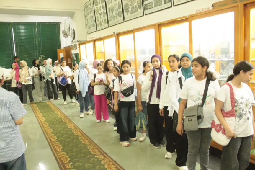 جامعة أسيوط تواصل فعاليات ”جامعة الطفل” بزيارة علمية لكلية العلوم