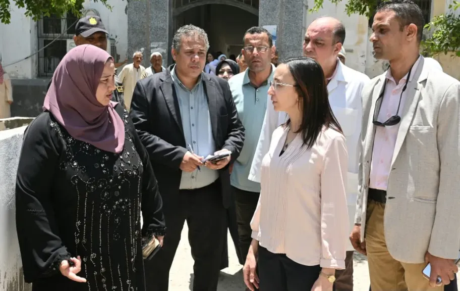 جاكلين تتفقد مستشفى شبراخيت المركزي وتلتقي مع عدد من المرضى والمترددين