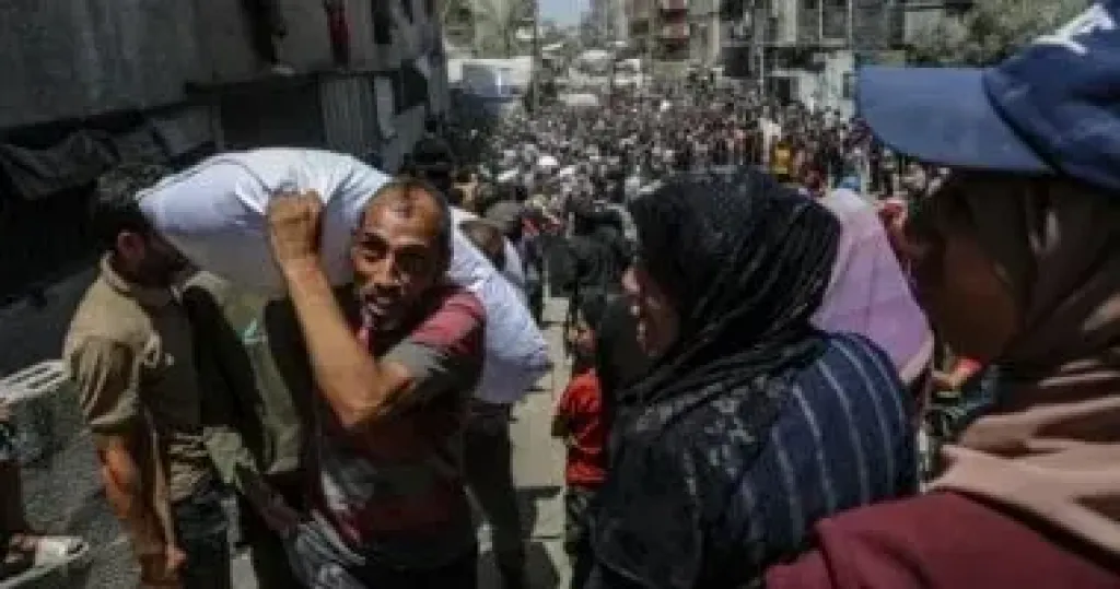 إسرائيل تقتل 120 فلسطينيا وتصيب 557 آخرين في غارات على غزة خلال 24 ساعة