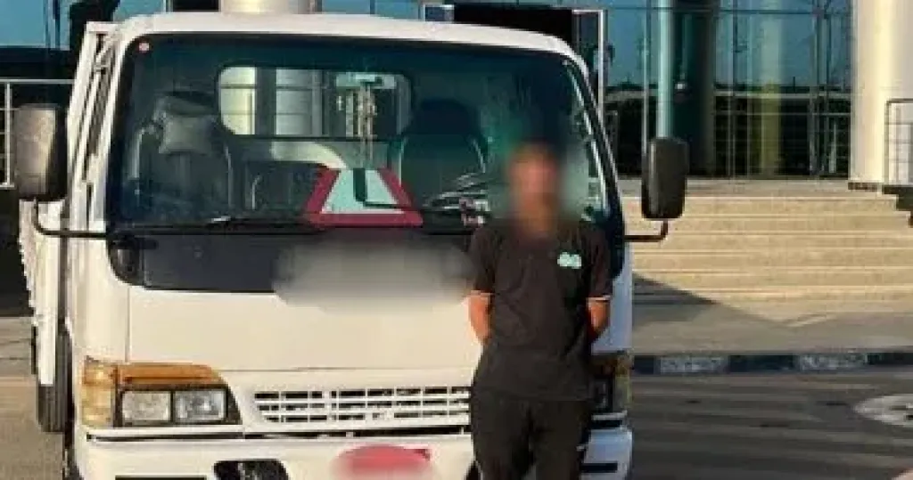 الداخلية تضبط سيارة تسير عكس الاتجاه فى منطقة غمرة.
