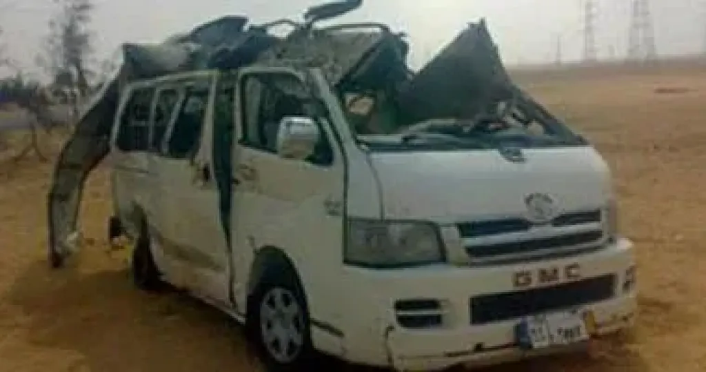 مصرع 3 أشخاص وإصابة 9 إثر انقلاب ميكروباص قبل سفاجا بـ5 كيلومترات