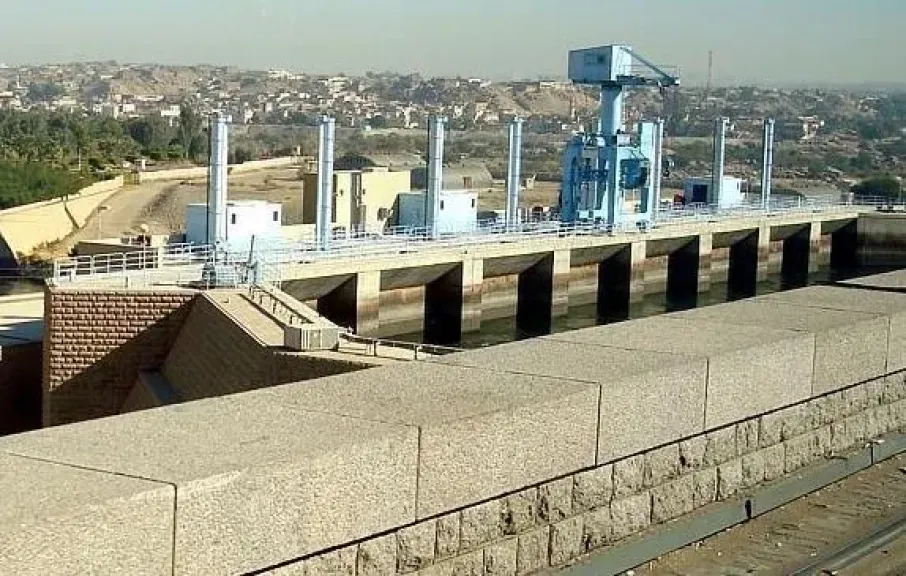 الكهرباء: السيطرة على حريق بالقرب من محطة أسوان الأولى دون تأثير على الشبكة