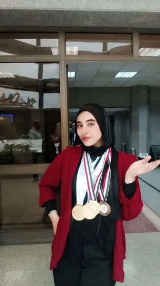 أبطال التحدي في جامعة أسيوط .. دينا شاذلي نموذج مضيء لإرادة لا تُقهر