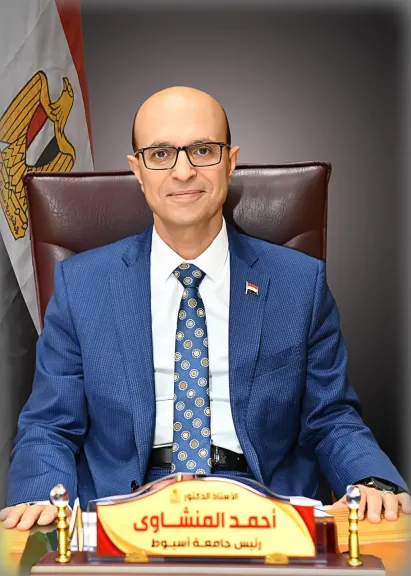 الدكتور المنشاوي يهنئ اثنين من أساتذة جامعة أسيوط لاختيارهم أمناءً