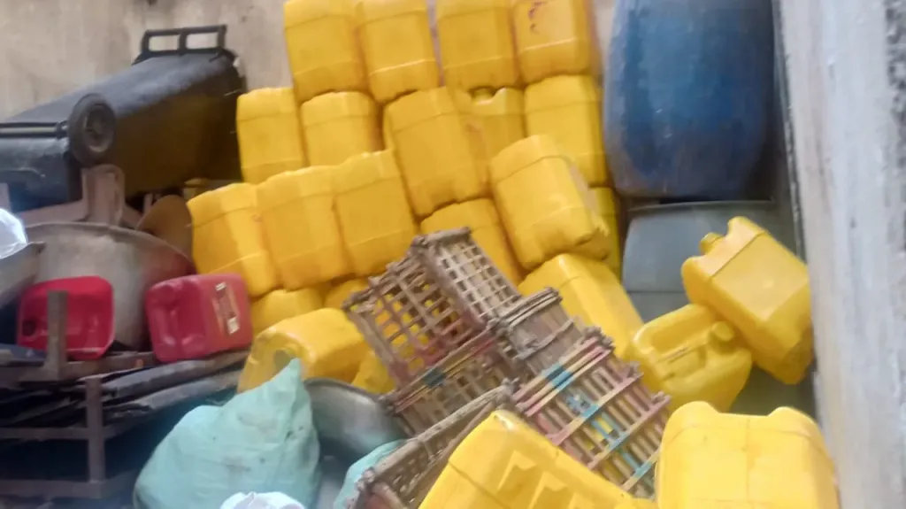 محافظ أسيوط: ضبط مخزن غير مرخص لتجميع زيوت طعام مستعملة
