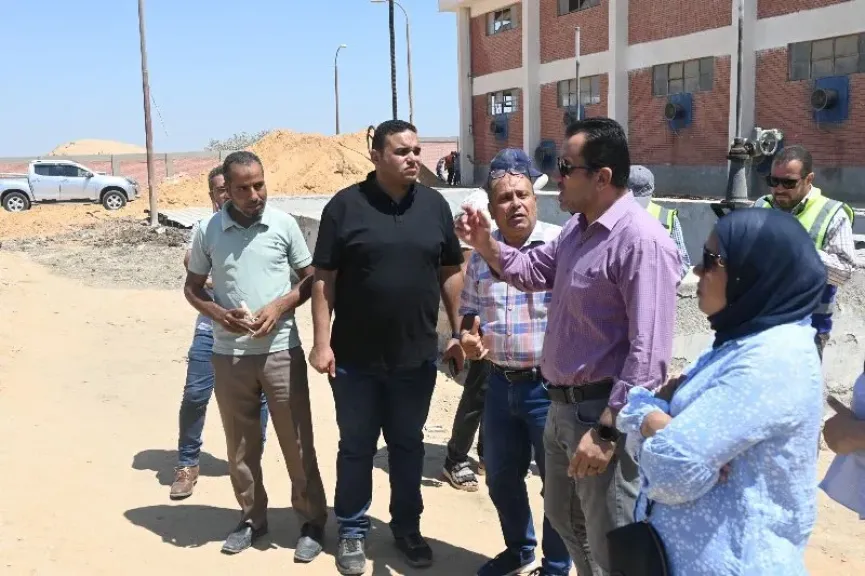 وزير الإسكان يتابع تطوير منظومة الصرف الصناعي بالعاشر من رمضان
