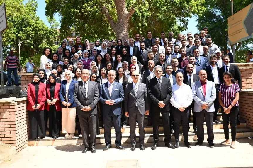 رئيس جامعة أسيوط يتفقد معسكر التدريب الصيفي بفرع معهد تكنولوجيا