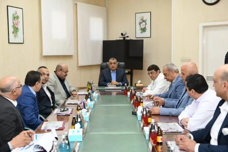 وزير الإنتاج الحربي يتفقد المركز الطبي التخصصي التابع للوزارة.. صور