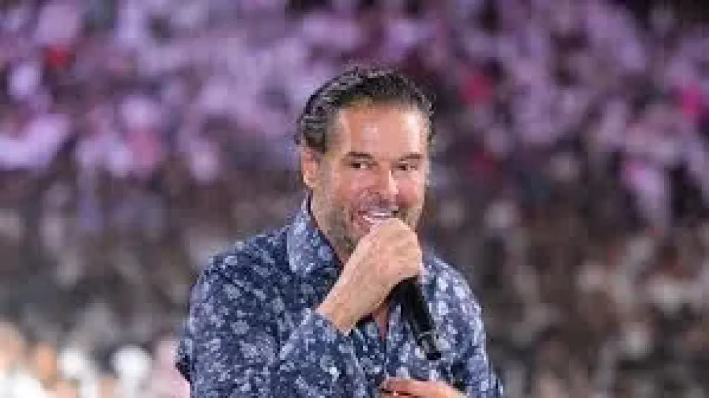 مصطفى كامل يقرر منع راغب علامة من الغناء في مصر واستدعاءه للتحقيق
