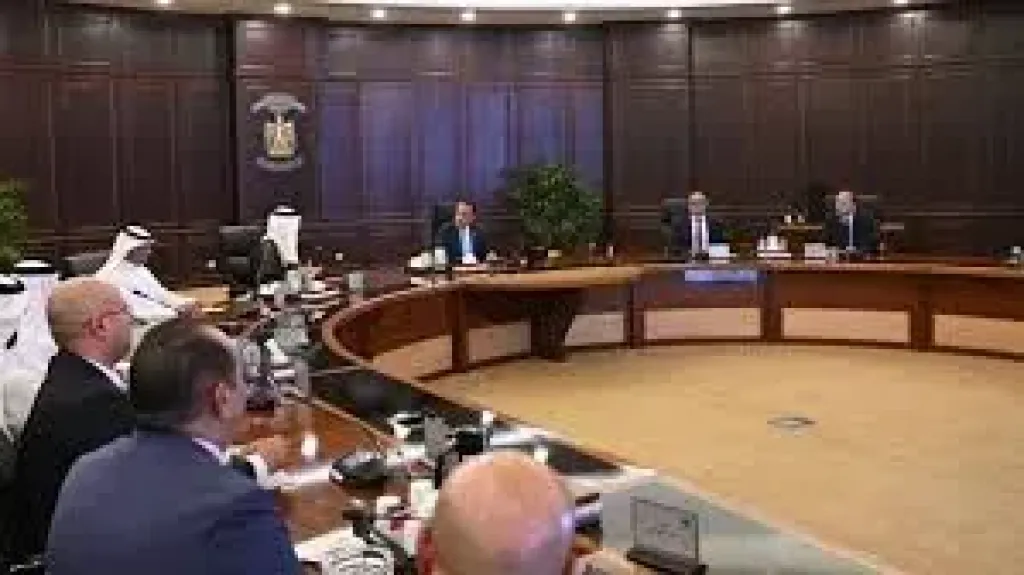 رئيس الوزراء يلتقي رئيس مجلس إدارة مجموعة ”سمو القابضة” السعودية