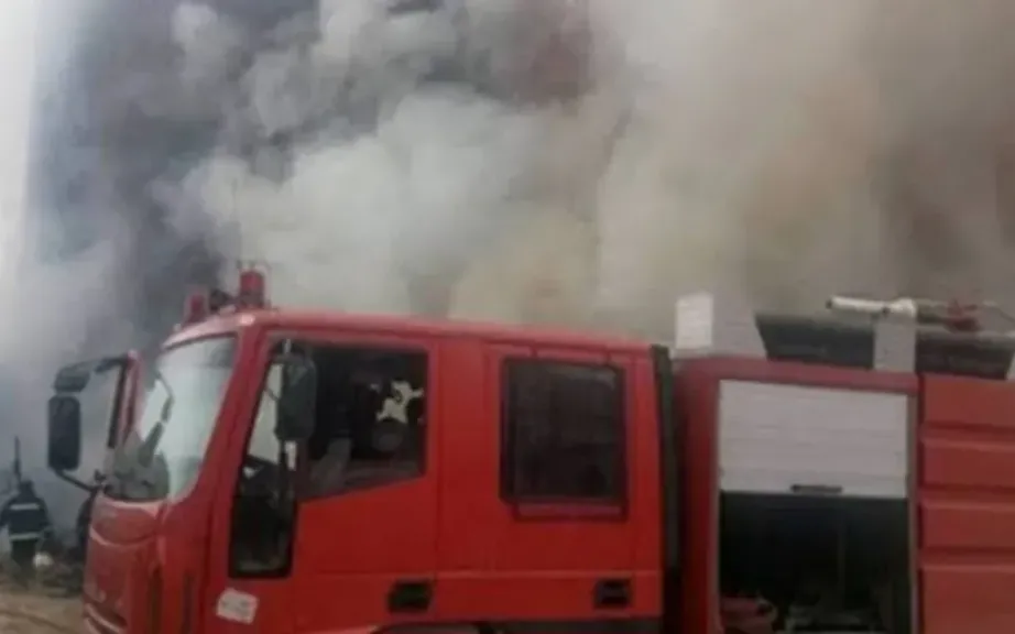 حريق ضخم في تل أبيب.. والاحتلال يدفع بـ26 طاقم إطفاء للسيطرة على النيران