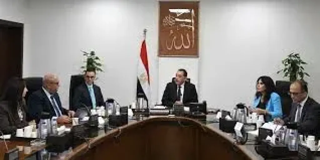 رئيس الوزراء يتابع جهود خفض الدين العام من الناتج المحلى