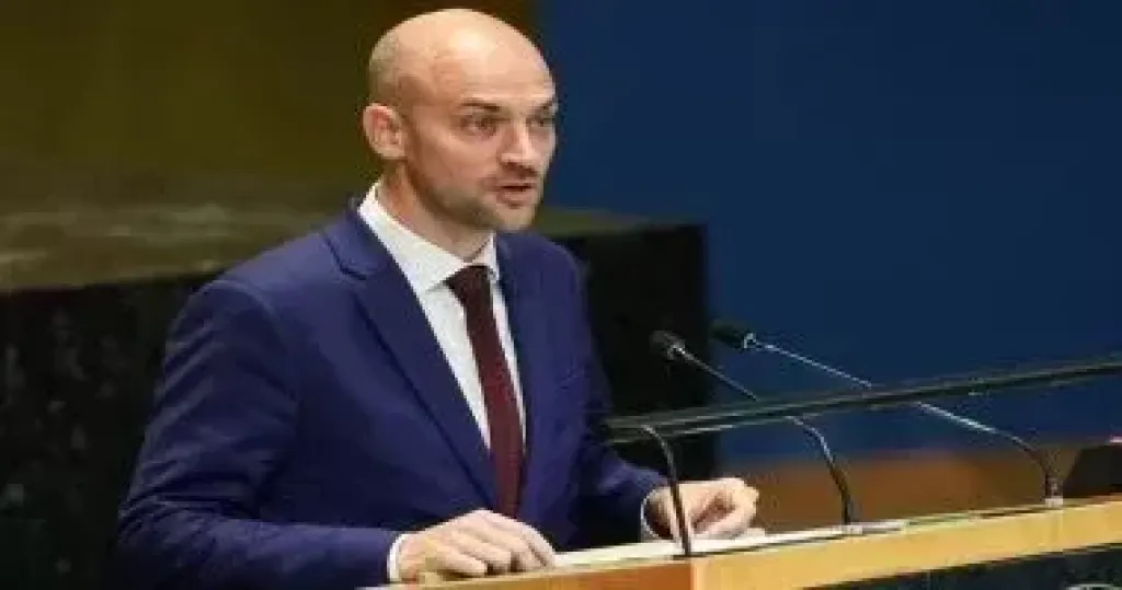 وزير الخارجية الفرنسي يطالب بالسماح للصحافة بدخول غزة لإظهار ما يحدث فيها