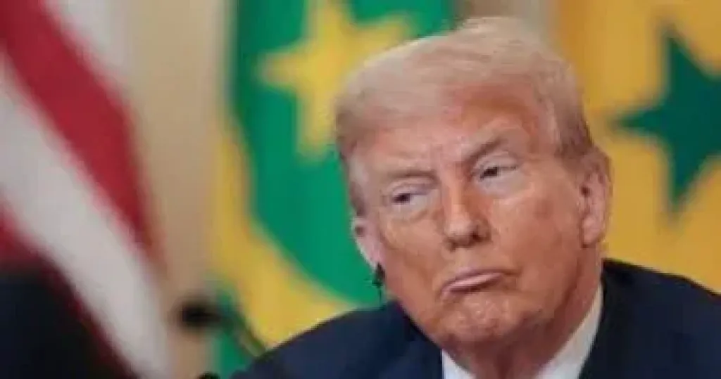 ترامب يبرم اتفاقًا تجاريًا مع الفلبين ويفرض رسومًا جمركية على وارداتها بنسبة 19%
