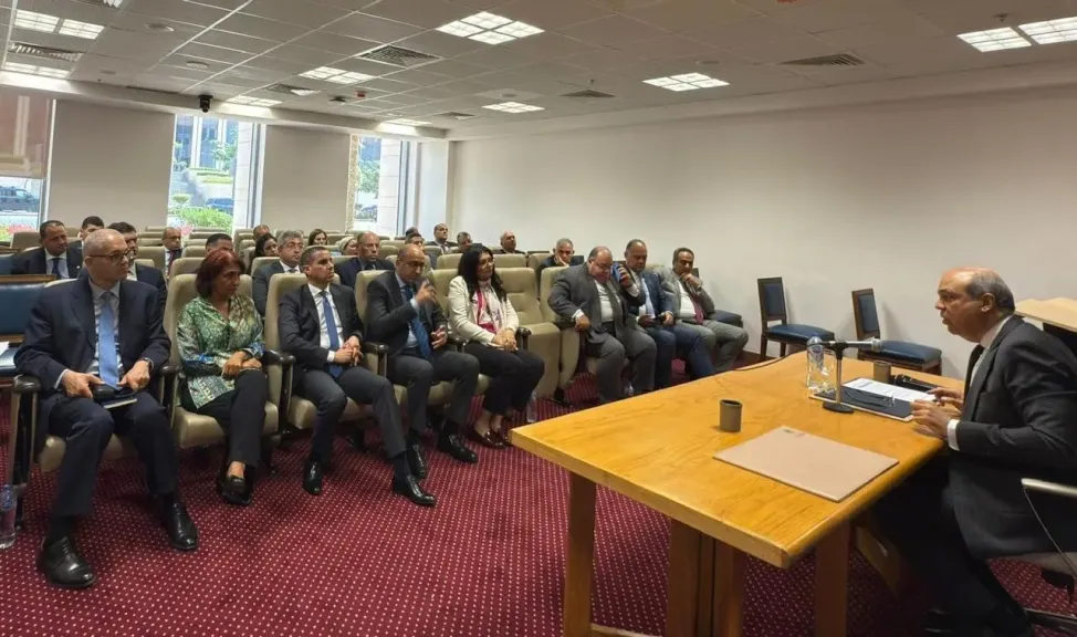 وزير الطيران المدني يلتقي السفراء الجدد ويستعرض جهود الدولة لتطوير القطاع باعتباره أحد المحركات الرئيسية للنمو الاقتصادى