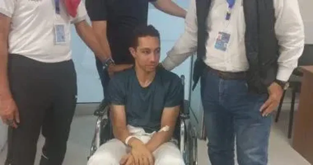 وزير الشباب والرياضة يطمئن على الحالة الصحية لمحمد حمزة لاعب السلاح