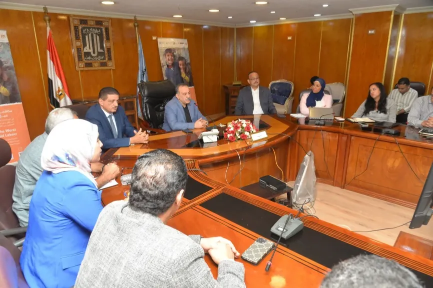 محافظ أسيوط يترأس اجتماع اللجنة الاستشارية الداعمة لتنفيذ مشروع