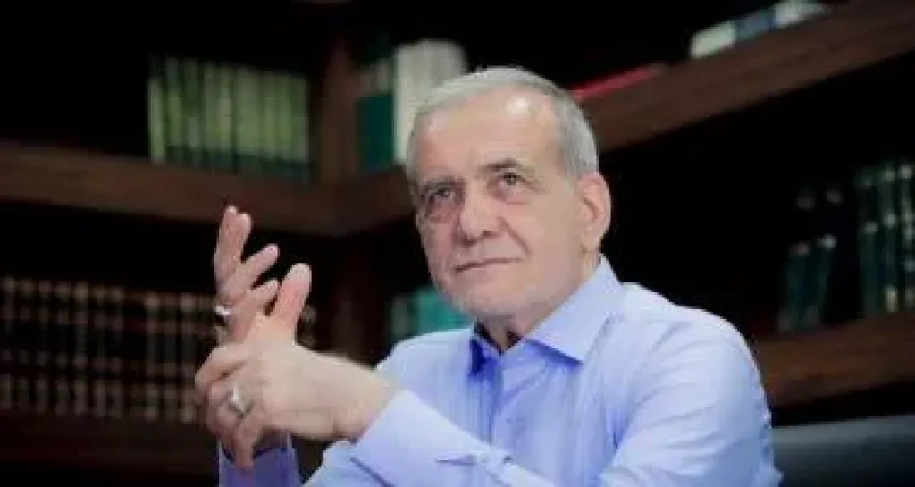 الرئيس الإيراني: أزمة المياه يمكن أن ترغم سكان طهران على الانتقال منها