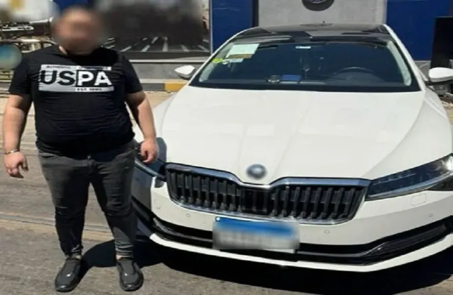 استعراض جنوني بسيارة ملاكي يورط شابا في الإسكندرية