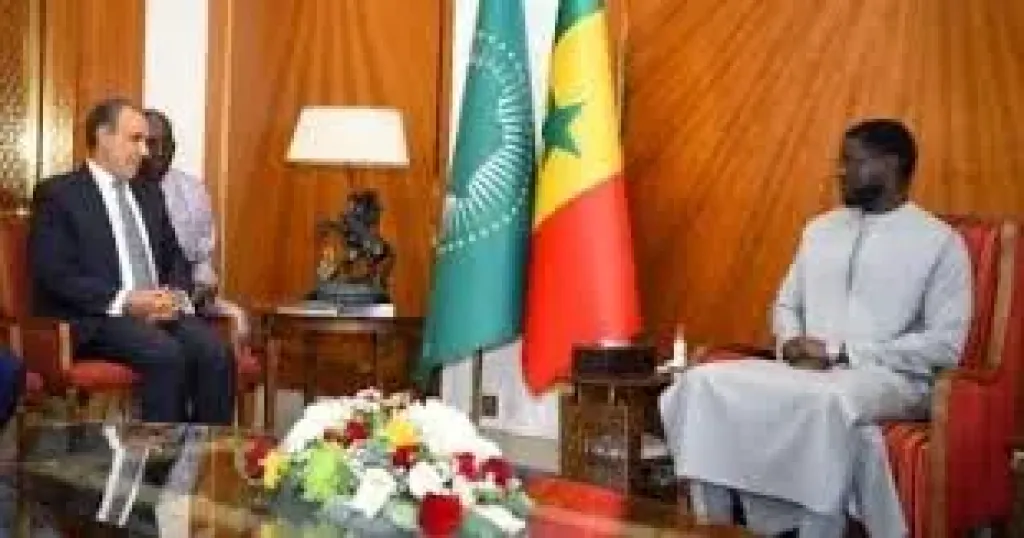 وزير الخارجية يسلم رسالة خطية من الرئيس السيسى إلى رئيس جمهورية السنغال