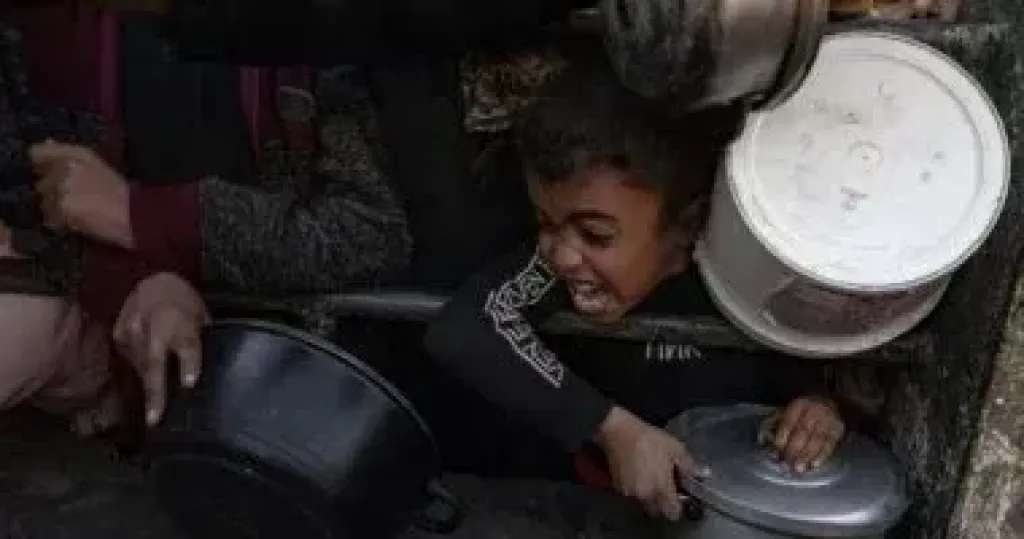122 شهيدا جراء المجاعة وسوء التغذية بقطاع غزة من بينهم 83 طفلا