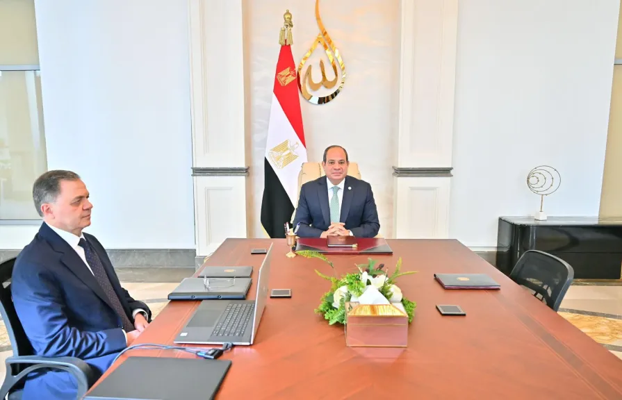 الرئيس السيسي يجتمع مع وزير الداخلية