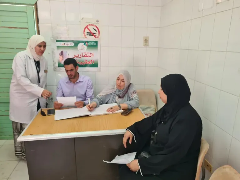قوافل طبية للكشف على 735 مواطنًا بمركز كوم حمادة وتوفير العلاج بالمجان