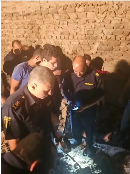 انهيار منزل 3 طوابق واستخراج احد المصابين من تحت الانقاذ بمنطقه الفواخير بغرب اسيوط