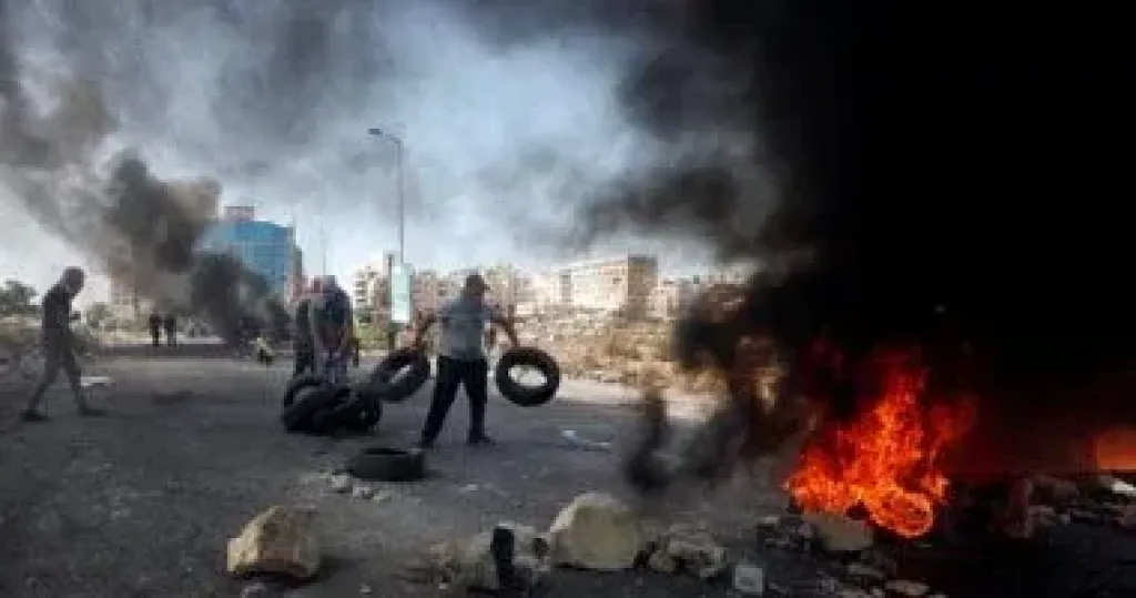 إصابات واعتقالات خلال اقتحام قوات الاحتلال الإسرائيلي عدة بلدات بالضفة الغربية