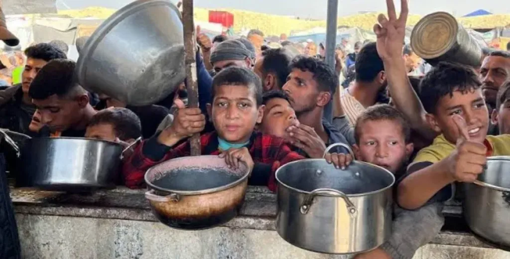 تحذير دولي صارخ.. صحيفة إسبانية: الجوع يفتك بسكان غزة وسط شح الغذاء والماء