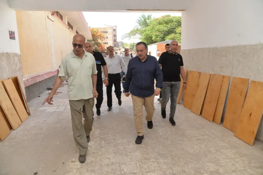 محافظ أسيوط يتفقد مبادرة إعادة تدوير الرواكد الخشبية بمدرسة الزخرفية