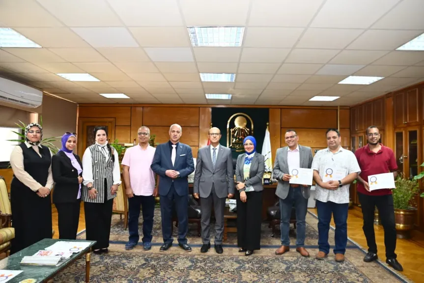 الدكتور المنشاوي يحتفي بطلاب كلية التربية النوعية الفائزين بمراكز متقدمة