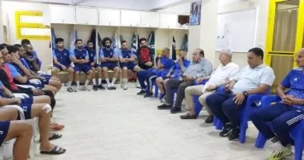 محسن صلاح وعادل فتحى يحفزان لاعبى المقاولون قبل بداية الدورى
