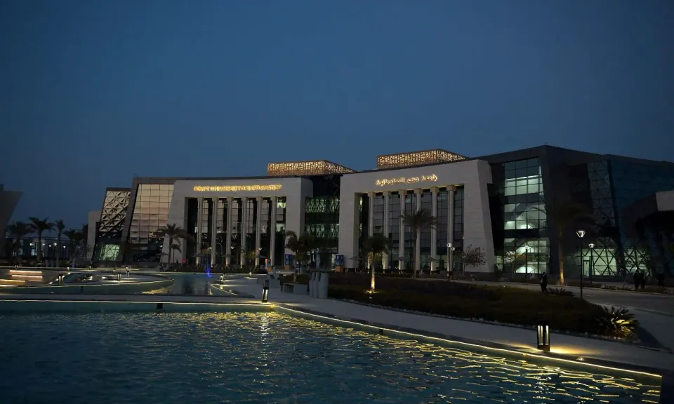 بروتوكول تعاون بين رئيس جامعة مصر وشركة عالمية بإنشاء معمل وتنظيم تدريب صيفي لطلبة كلية هندسة بإسبانيا