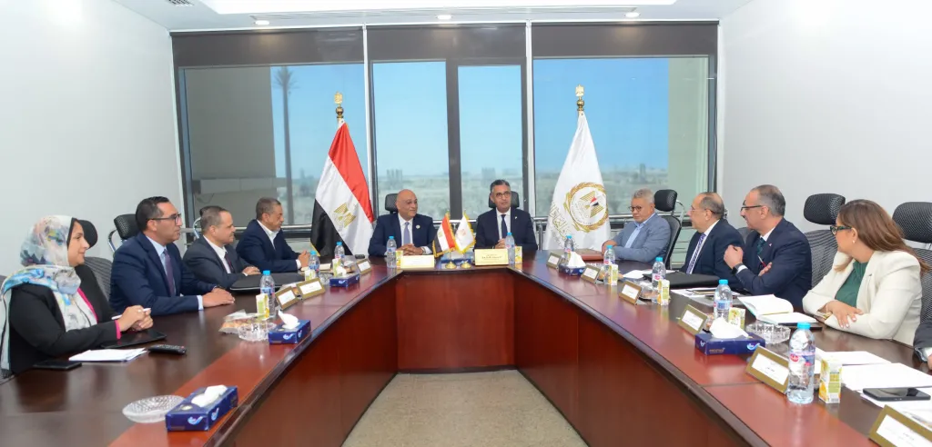 وزير التموين  يبحث مع رئيس جهاز تنمية المشروعات مجالات التعاون لتطوير منافذ تجارة التجزئة التابعة للوزارة