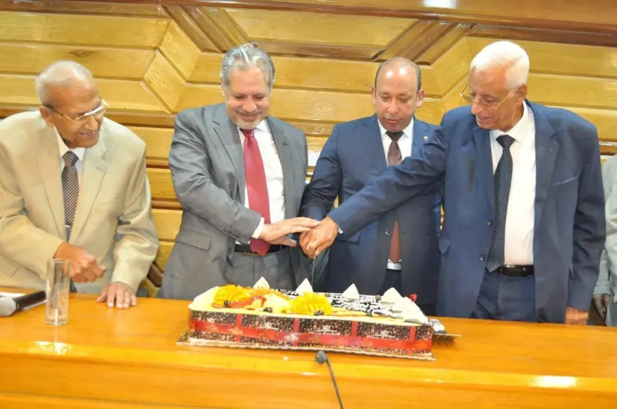 خلال اليوم العلمي السنوي للرعاية الحرجة ”ملتقى العقول”... تكريم الدكتور حسام موافي