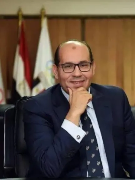 الأهلي يهنئ ياسر إدريس أول مصري يتقلد منصب نائب رئيس الاتحاد الدولى للسباحة.