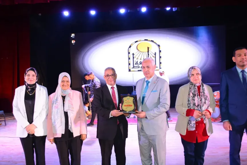 جامعة أسيوط تحتفل بتخريج الدفعة الثانية من برنامج نظم معلومات