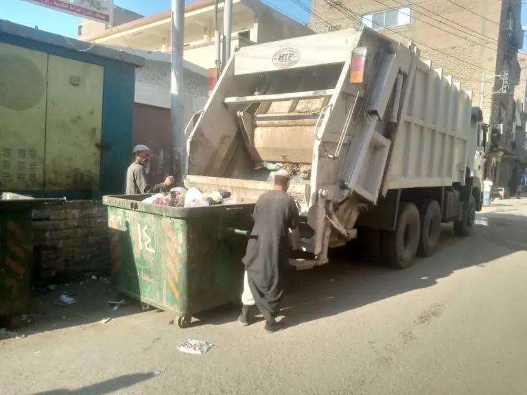 محافظ أسيوط: رفع 143 طن قمامة ومخلفات في حملات نظافة موسعة