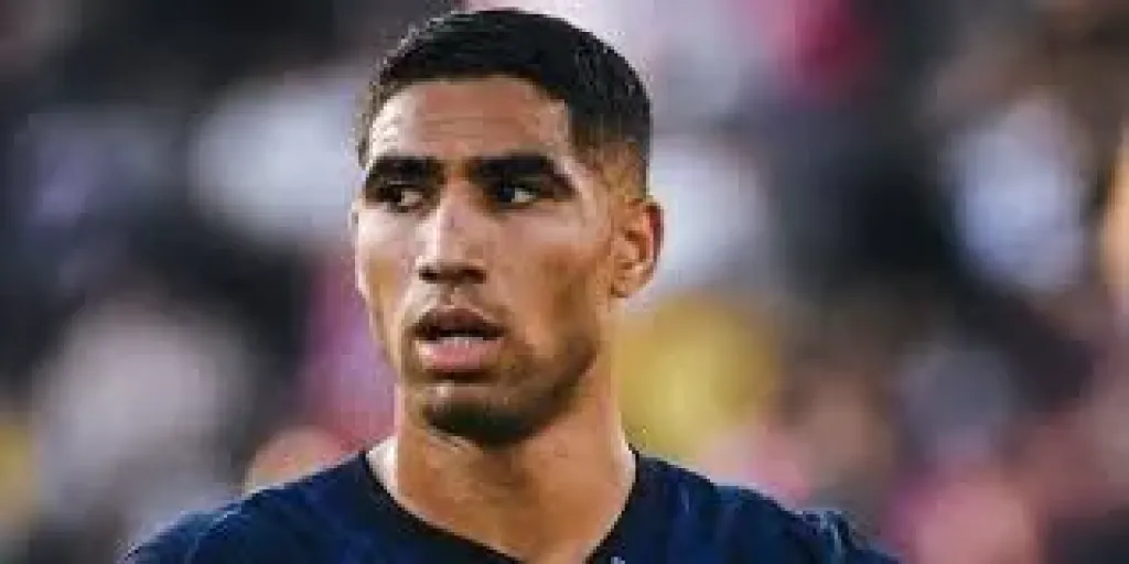 مدرب باريس يرفض وجود بديل للنجم المغربي أشرف حكيمي