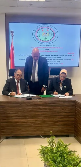 “نقل الكهرباء” توقّع عقداً جديداً لربط محطات القطار الكهربائي السريع بالشبكة القومية