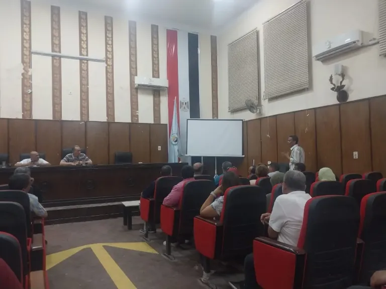 محافظ أسيوط يوجه باستعداد المدارس الفنية للعام الدراسي الجديد