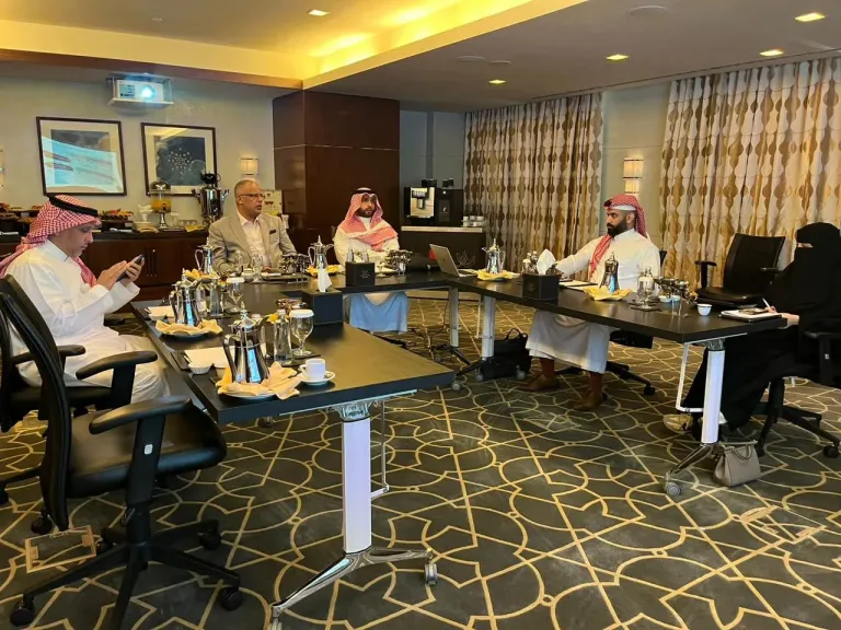 “الحريري” يشارك في أول اجتماعات اللجنة التوجيهية للربط الكهربائي المصري السعودي بمكة المكرمة