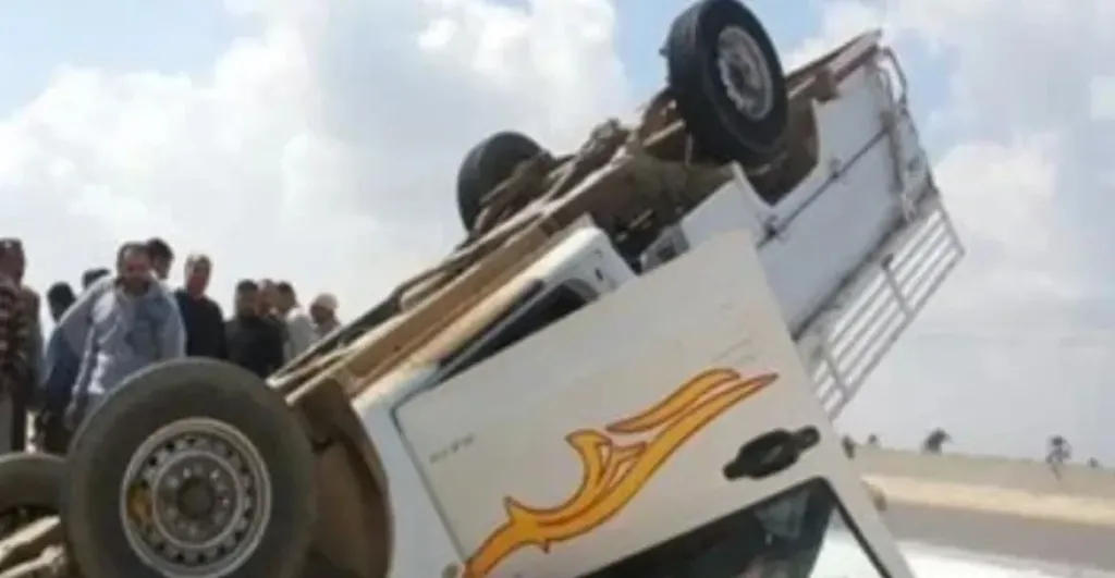 سقوط سيارة ربع نقل فى ترعة الرغامة بأسوان
