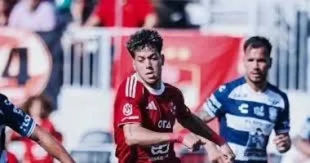الأهلي يوفر واقي كتف لـ إمام عاشور قبل المشاركة في التدريبات